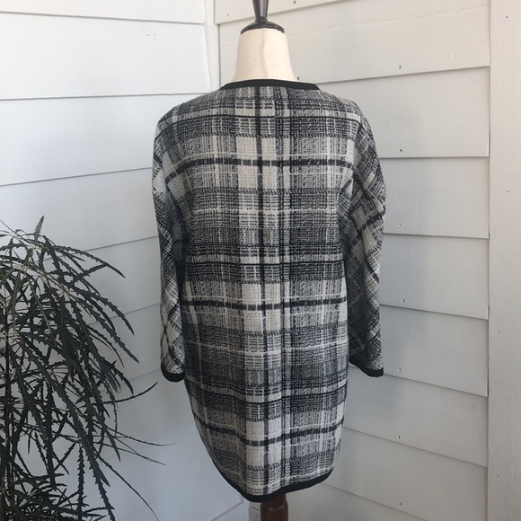 Cynthia Rowley stylish plaid jacket 3/4 sleeve black piping, pockets, great fun - Picture 3 of 7